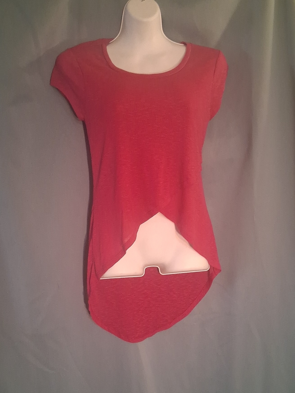 Women’s Red Short Sleeve High-Low Cutout Tee